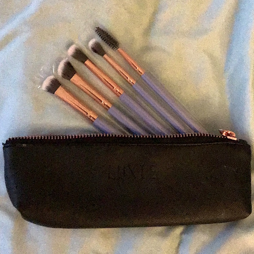BN Luxie Wanderlust 5-Pc Brush Set + Bag